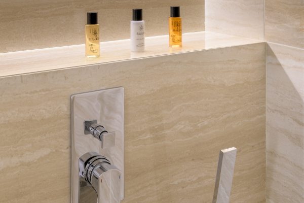 DELUXE-Bathroom-Details-1