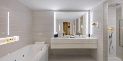 PRESTIGE-SWIM-UP-SUITE-Bathroom-1