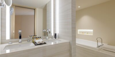 SIGNATURE-SUITE-Bathroom-1