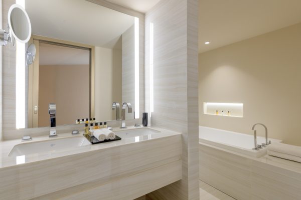 SIGNATURE-SUITE-Bathroom-1